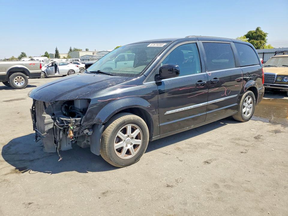 67679356 :رقم المزاد ، 2A4RR5DG2BR611359 vin ، 2011 Chrysler Town & Country مزاد بيع
