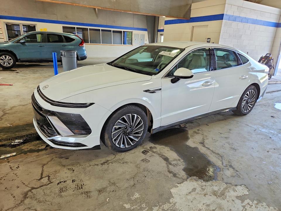 Auction sale of the 2025 Hyundai Sonata Hybrid, vin: KMHL34JJ8SA122326, lot number: 68800266