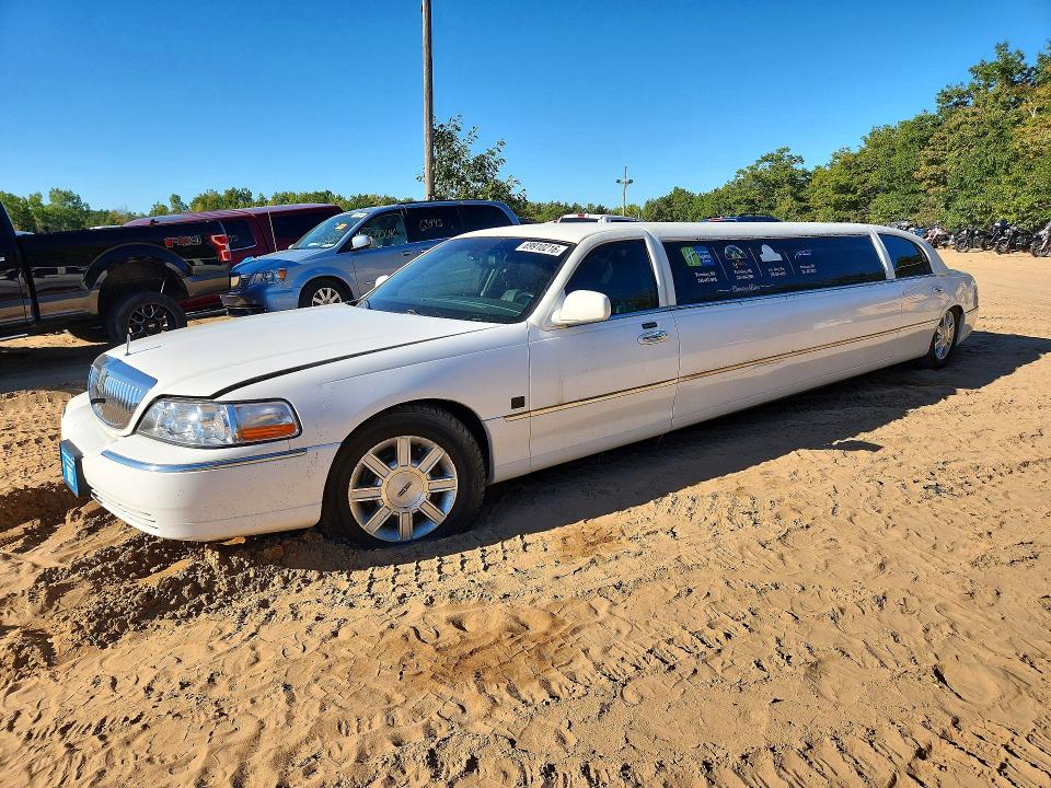 2008 Lincoln Town Car მანქანა იყიდება აუქციონზე, vin: 2L1FM88W88X634401, აუქციონის ნომერი: 69910216