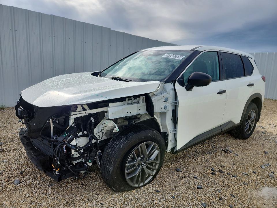 67645686 :رقم المزاد ، 5N1BT3AA4NC702512 vin ، 2022 Nissan Rogue مزاد بيع