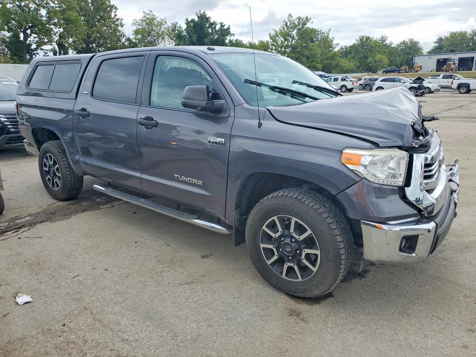 67822616 :رقم المزاد ، 5TFDW5F1XHX614702 vin ، 2017 Toyota Tundra مزاد بيع