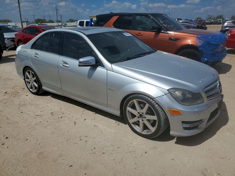 2012 Mercedes-benz C მანქანა იყიდება აუქციონზე, vin: WDDGF4HB1CA624842, აუქციონის ნომერი: 70025476