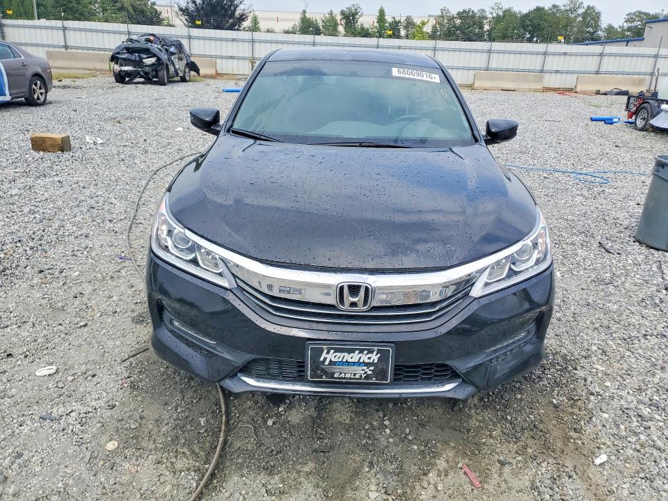 2017 Honda Accord მანქანა იყიდება აუქციონზე, vin: 1HGCR2F52HA275961, აუქციონის ნომერი: 68069016