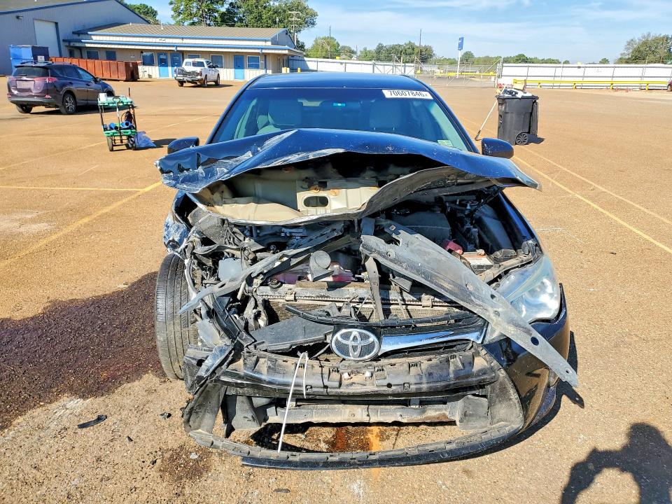 70607846 :رقم المزاد ، 4T4BF1FK8FR512615 vin ، 2015 Toyota Camry مزاد بيع