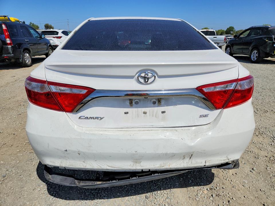 68647236 :رقم المزاد ، 4T1BF1FK5FU896962 vin ، 2015 Toyota Camry مزاد بيع