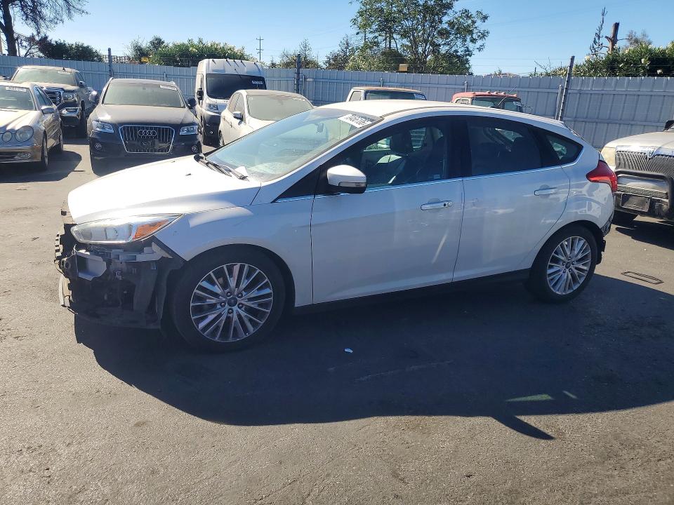 70466106 :رقم المزاد ، 1FADP3N26FL387126 vin ، 2015 Ford Focus مزاد بيع