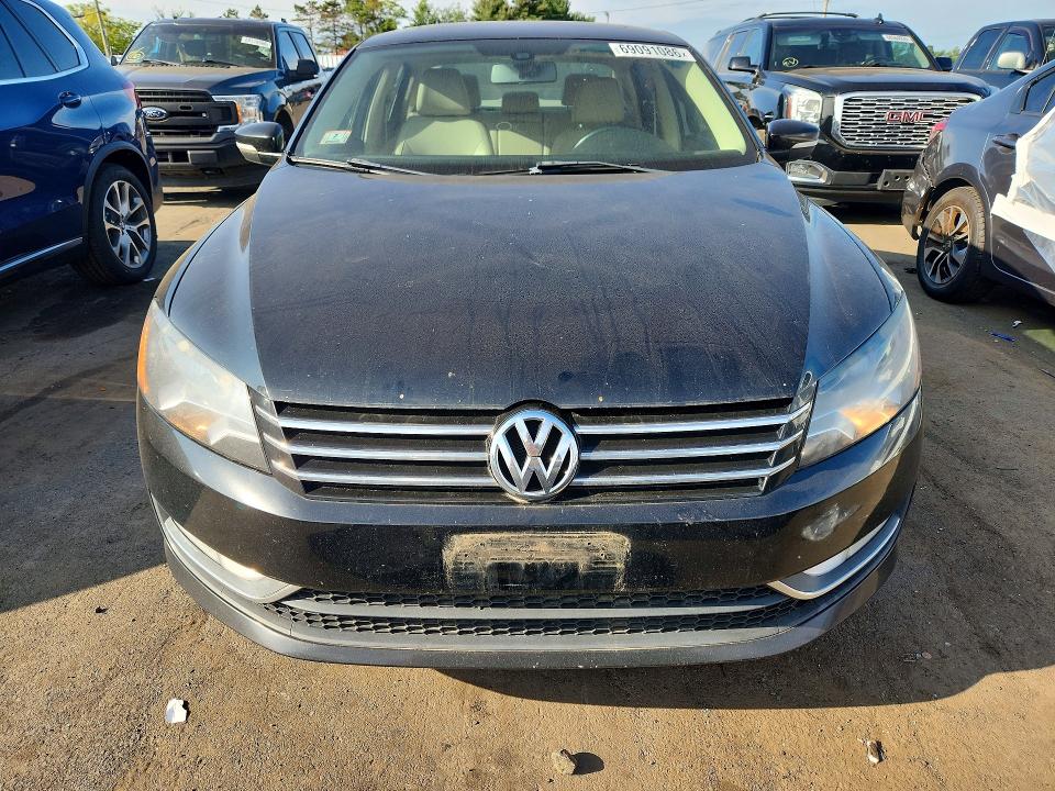 69091086 :رقم المزاد ، 1VWBT7A35FC069451 vin ، 2015 Volkswagen Passat مزاد بيع