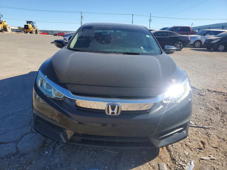 67215656 :رقم المزاد ، 19XFC2F51GE007119 vin ، 2016 Honda Civic مزاد بيع
