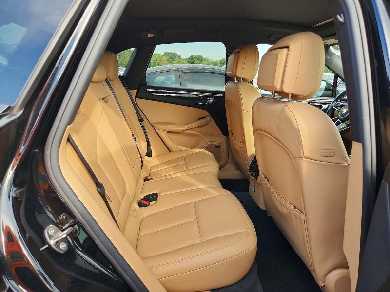 Auction sale of the 2017 Porsche Macan, vin: WP1AA2A55HLB00708, lot number: 68750196