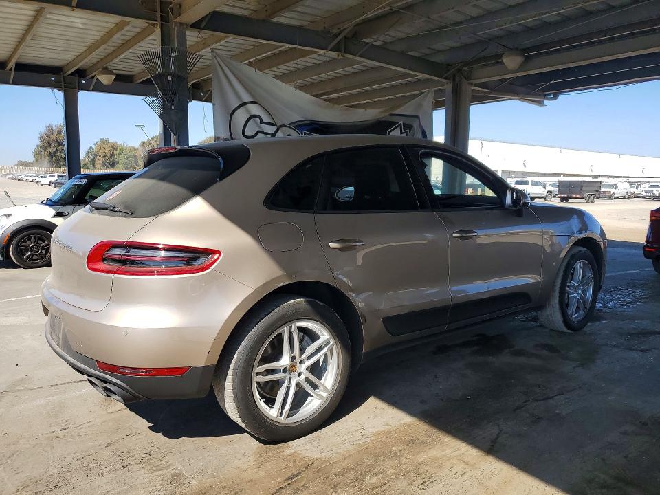 68984466 :رقم المزاد ، WP1AB2A59GLB42598 vin ، 2016 Porsche Macan مزاد بيع