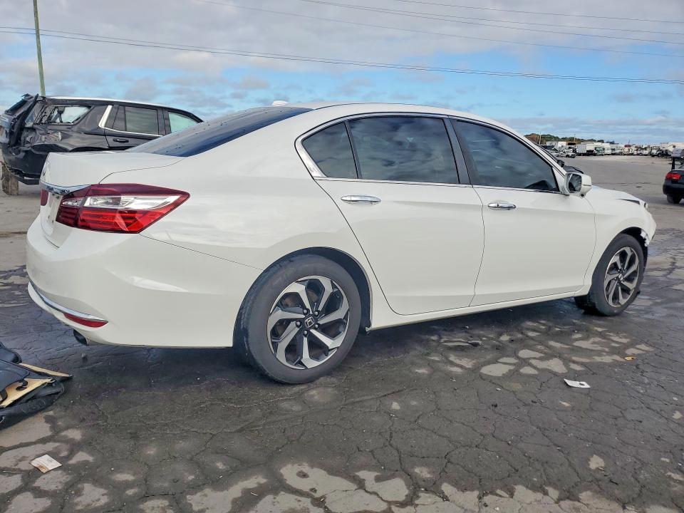 Продажа на аукционе авто 2017 Honda Accord, vin: 1HGCR2F74HA151725, номер лота: 70081706
