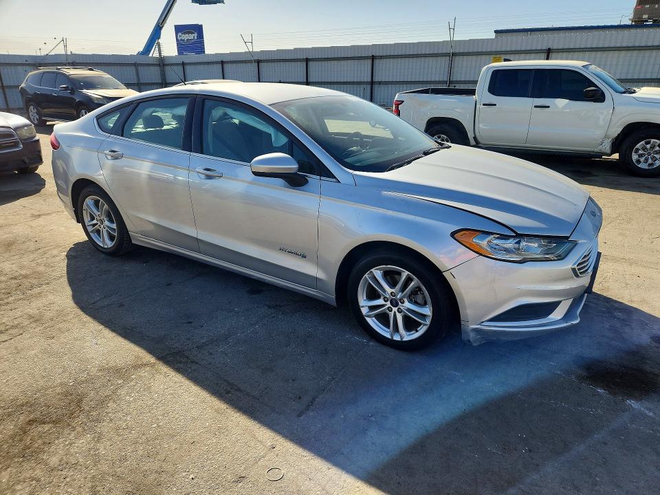 70702566 :رقم المزاد ، 3FA6P0UUXJR227125 vin ، 2018 Ford Fusion مزاد بيع