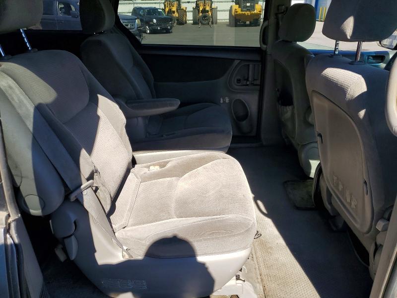 70721526 :رقم المزاد ، 5TDZA23C84S045650 vin ، 2004 Toyota Sienna مزاد بيع