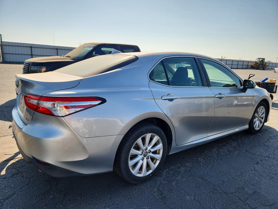 2019 Toyota Camry მანქანა იყიდება აუქციონზე, vin: 4T1B11HK2KU821156, აუქციონის ნომერი: 69996476