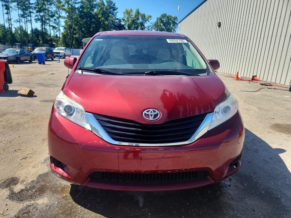 2011 Toyota Sienna მანქანა იყიდება აუქციონზე, vin: 5TDKK3DC6BS141048, აუქციონის ნომერი: 69032706