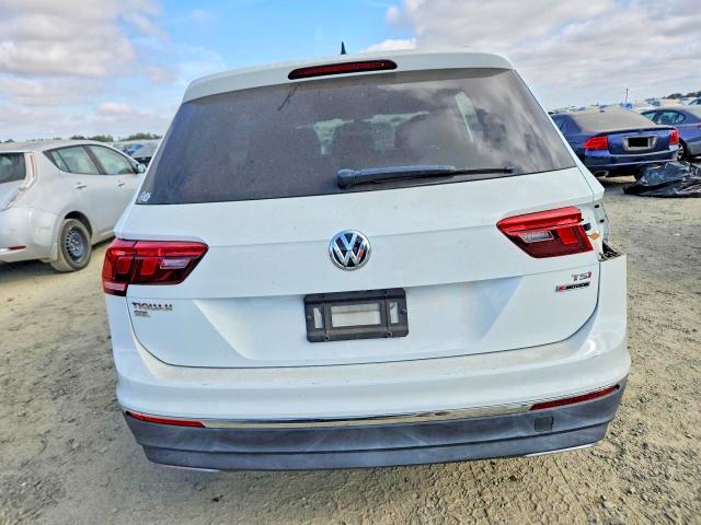 65601546 :رقم المزاد ، 3VV2B7AXXJM052842 vin ، 2018 Volkswagen Tiguan مزاد بيع
