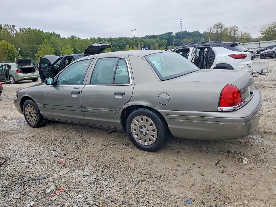 2004 Ford Crown Victoria მანქანა იყიდება აუქციონზე, vin: 2FAFP73WX4X115720, აუქციონის ნომერი: 68006606