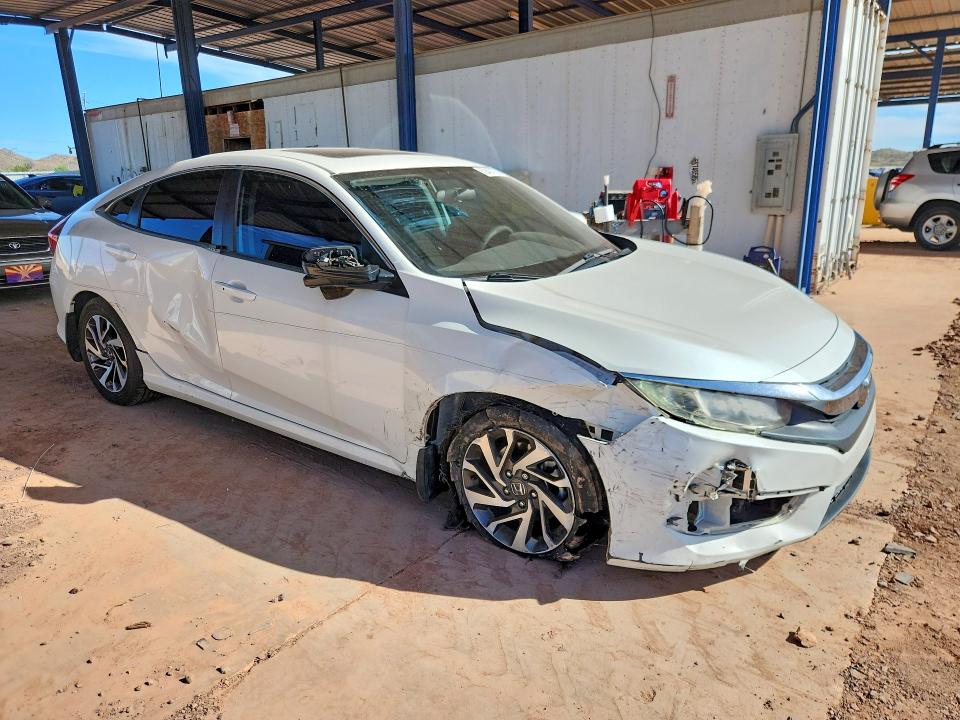69427736 :رقم المزاد ، 19XFC2F73JE037148 vin ، 2018 Honda Civic مزاد بيع