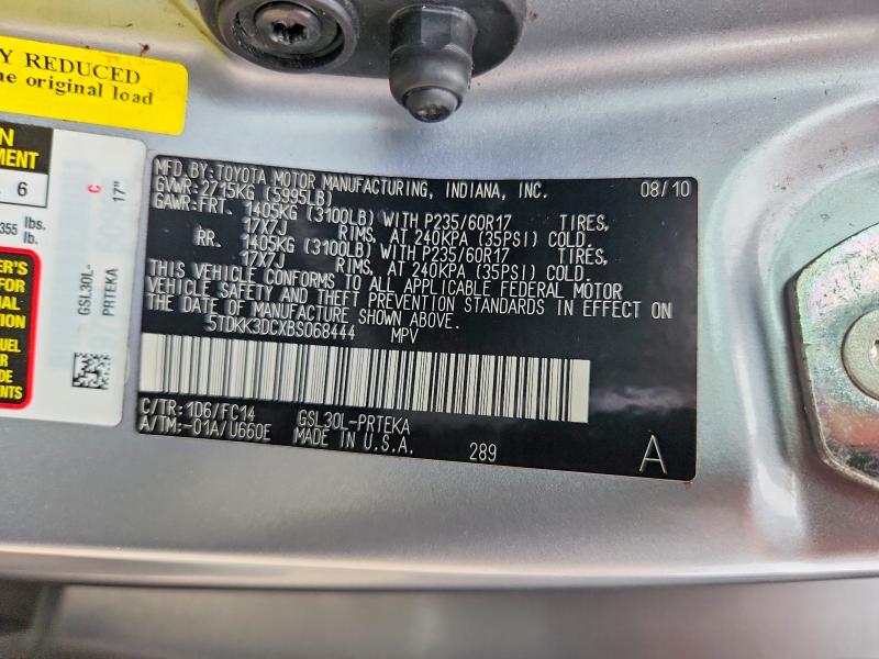 67642326 :رقم المزاد ، 5TDKK3DCXBS068444 vin ، 2011 Toyota Sienna مزاد بيع