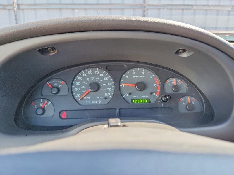 70147076 :رقم المزاد ، 1FAFP40451F181231 vin ، 2001 Ford Mustang مزاد بيع