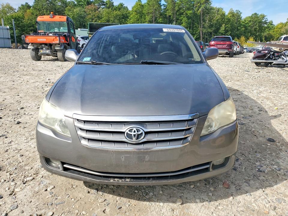 69397606 :رقم المزاد ، 4T1BK36B95U051389 vin ، 2005 Toyota Avalon مزاد بيع