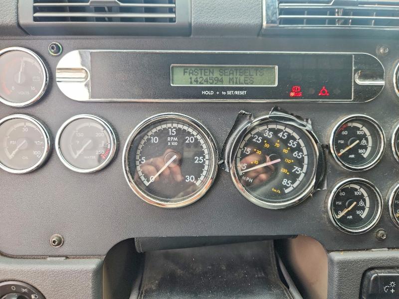 Продаж на аукціоні авто 2010 Freightliner Cascadia 125, vin: 1FUJGLDR3ASAH9235, номер лоту: 68241526
