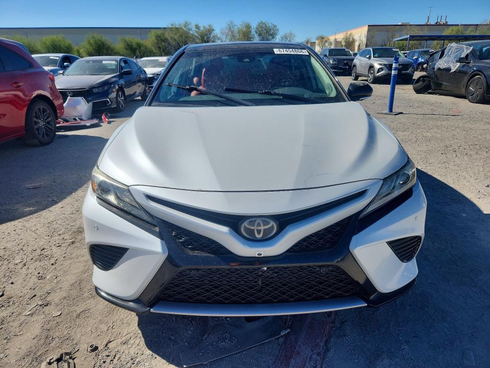 67454866 :رقم المزاد ، 4T1B61HK8KU199213 vin ، 2019 Toyota Camry مزاد بيع