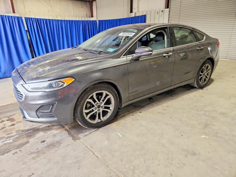 68603906 :رقم المزاد ، 3FA6P0CD7KR139393 vin ، 2019 Ford Fusion مزاد بيع