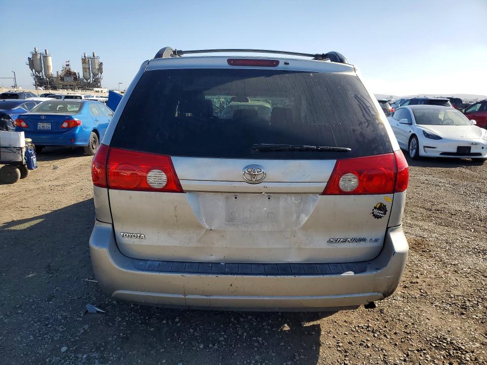 71073546 :رقم المزاد ، 5TDZK23C77S011880 vin ، 2007 Toyota Sienna مزاد بيع