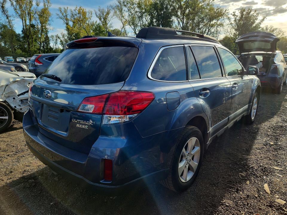 2014 Subaru Outback მანქანა იყიდება აუქციონზე, vin: 4S4BRBCC2E3233198, აუქციონის ნომერი: 70259406