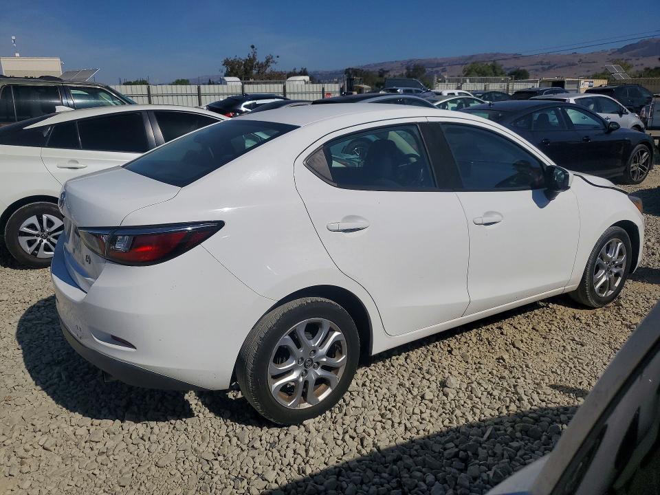 Продажа на аукционе авто 2017 Toyota Yaris Ia, vin: 3MYDLBYV2HY180119, номер лота: 70496746