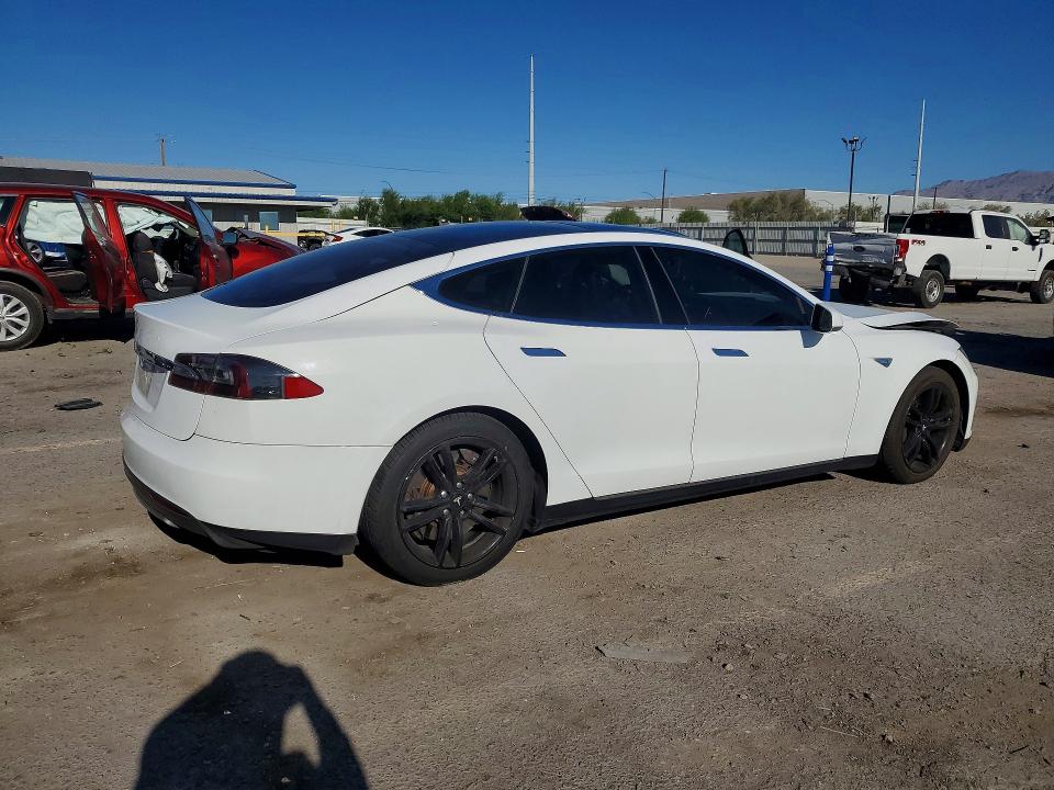 68099296 :رقم المزاد ، 5YJSA1CN3DFP04123 vin ، 2013 Tesla Model S مزاد بيع