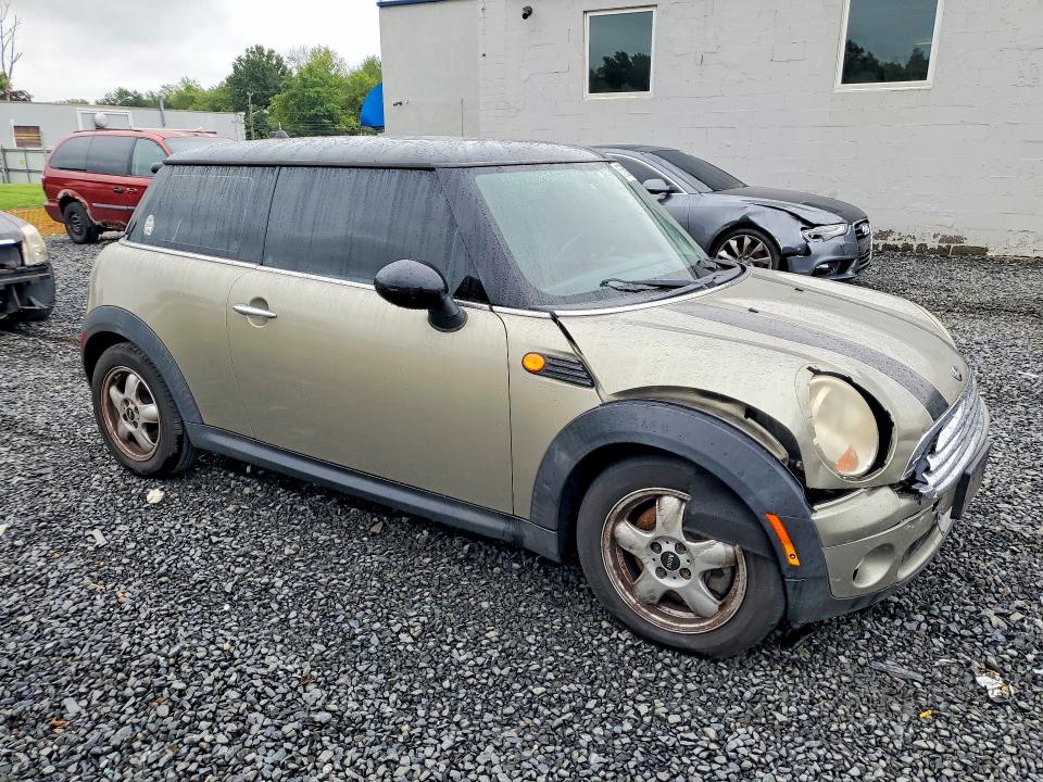 67595186 :رقم المزاد ، WMWMF3C58ATZ61502 vin ، 2010 Mini Cooper مزاد بيع
