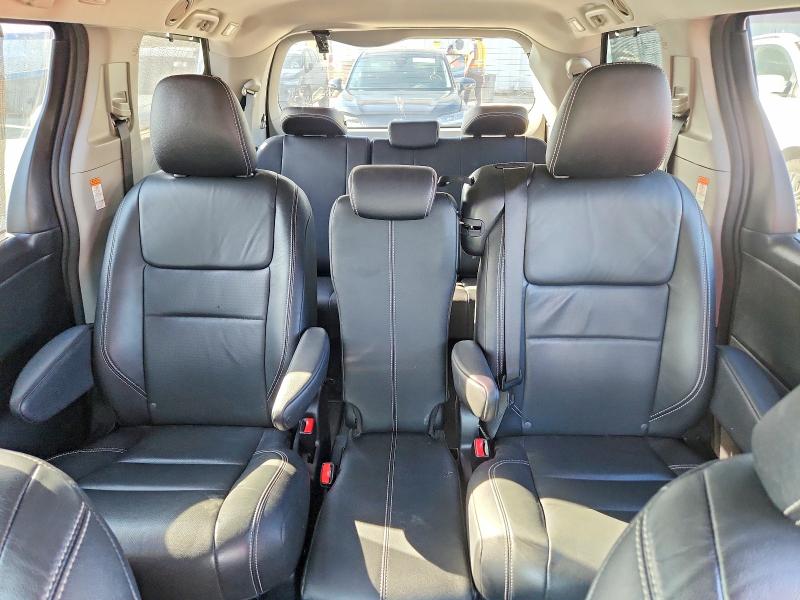 67805666 :رقم المزاد ، 5TDXZ3DC1HS864512 vin ، 2017 Toyota Sienna مزاد بيع