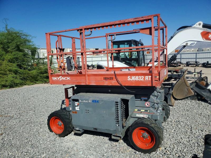 69312636 :رقم المزاد ، 37009956 vin ، 2017 Skyjack Sj6832rt مزاد بيع