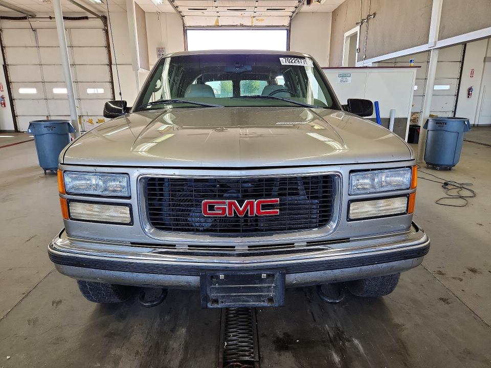 Продажа на аукционе авто 1999 Gmc Suburban, vin: 3GKGK26J5XG527661, номер лота: 70229776