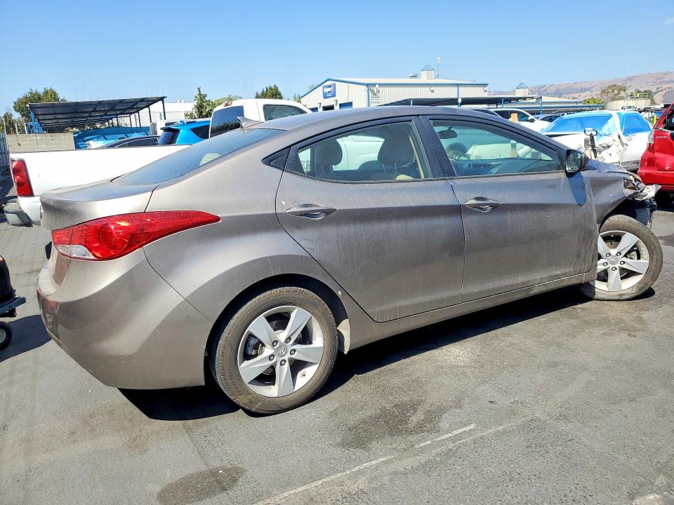 69724546 :رقم المزاد ، 5NPDH4AE7DH399199 vin ، 2013 Hyundai Elantra مزاد بيع