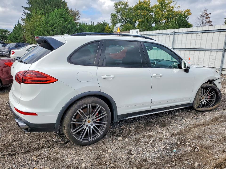 70702006 :رقم المزاد ، WP1AC2A26FLA82720 vin ، 2015 Porsche Cayenne مزاد بيع