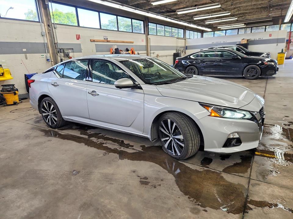 68070356 :رقم المزاد ، 1N4BL4FW2MN354068 vin ، 2021 Nissan Altima مزاد بيع