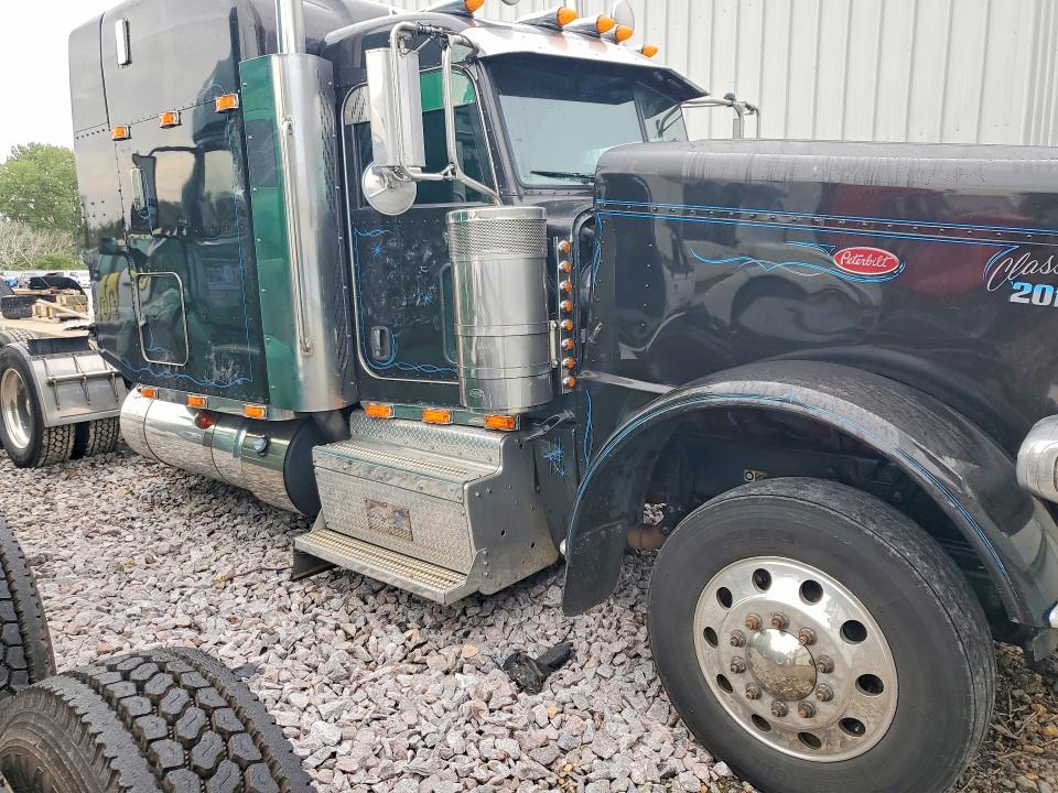 Продажа на аукционе авто 2011 Peterbilt 389, vin: 1XPXD49X4BD127998, номер лота: 68088176