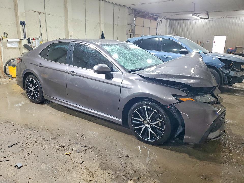 69679086 :رقم المزاد ، 4T1G11AK0MU592205 vin ، 2021 Toyota Camry مزاد بيع