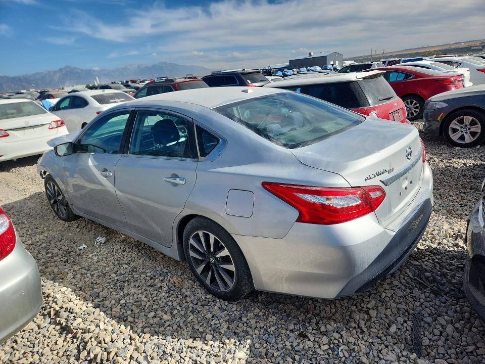2017 Nissan Altima მანქანა იყიდება აუქციონზე, vin: 1N4AL3AP8HC236095, აუქციონის ნომერი: 68704016