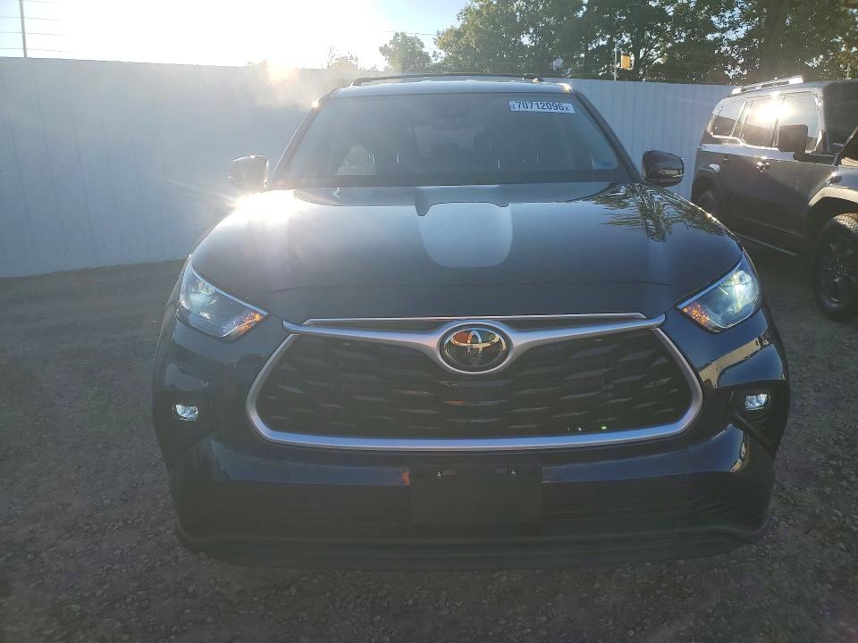 70712096 :رقم المزاد ، 5TDBZRBH6NS562107 vin ، 2022 Toyota Highlander مزاد بيع