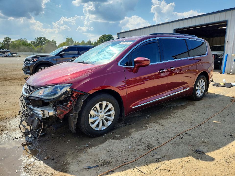 68874676 :رقم المزاد ، 2C4RC1BG4HR552231 vin ، 2017 Chrysler Pacifica مزاد بيع