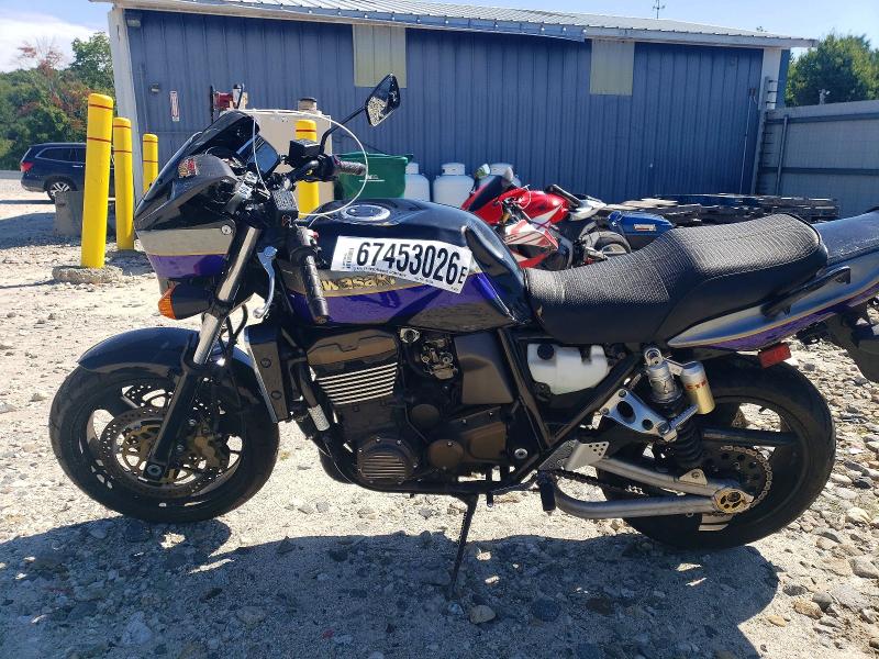 67453026 :رقم المزاد ، JKAZR9A171A009244 vin ، 2001 Kawasaki Zr1200 مزاد بيع