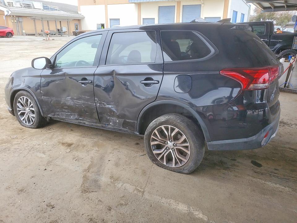 2018 Mitsubishi Outlander მანქანა იყიდება აუქციონზე, vin: JA4AZ3A3XJZ043028, აუქციონის ნომერი: 65967326