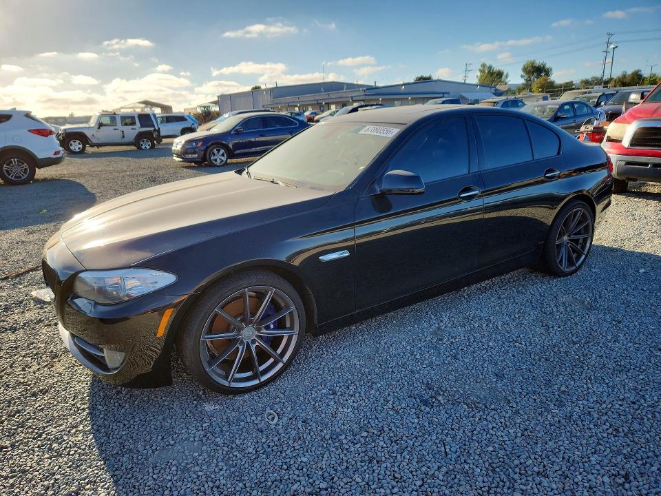 67890556 :رقم المزاد ، WBAFR9C51BDE81755 vin ، 2011 Bmw 550 مزاد بيع