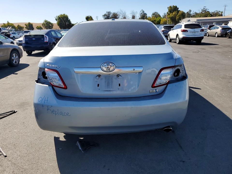 68867076 :رقم المزاد ، 4T1BB3EKXBU126548 vin ، 2011 Toyota Camry مزاد بيع