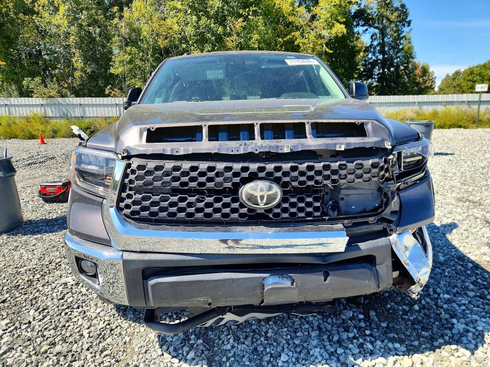 Продаж на аукціоні авто 2018 Toyota Tundra, vin: 5TFDW5F18JX741776, номер лоту: 71104046