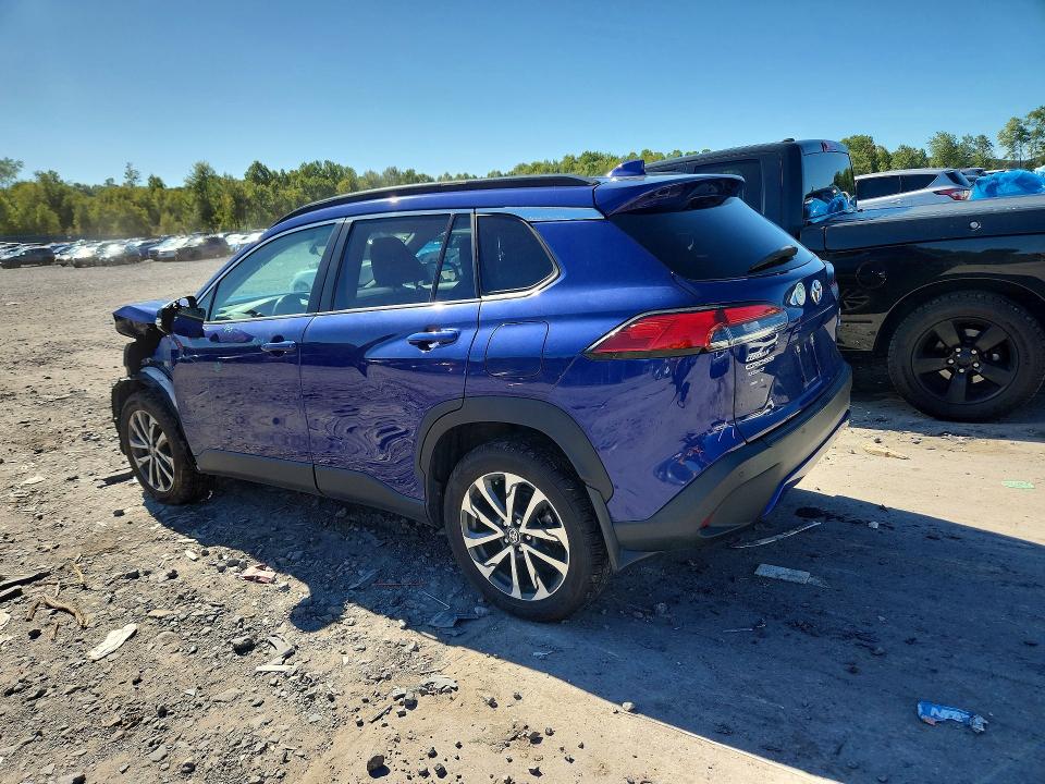 67773276 :رقم المزاد ، 7MUDAABG2NV032053 vin ، 2022 Toyota Corolla Cross مزاد بيع